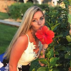 Meet your Posher, Julia